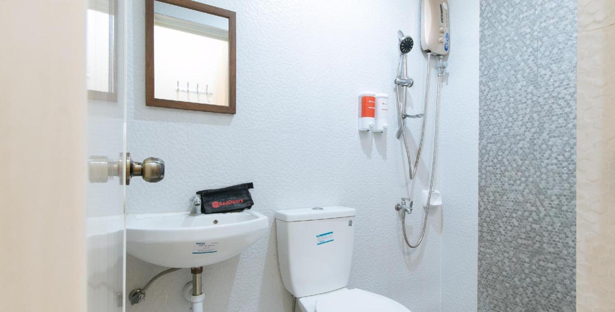 Reddoorz Plus Near Lapasan Plaza Cagayan De Oro Exteriör bild